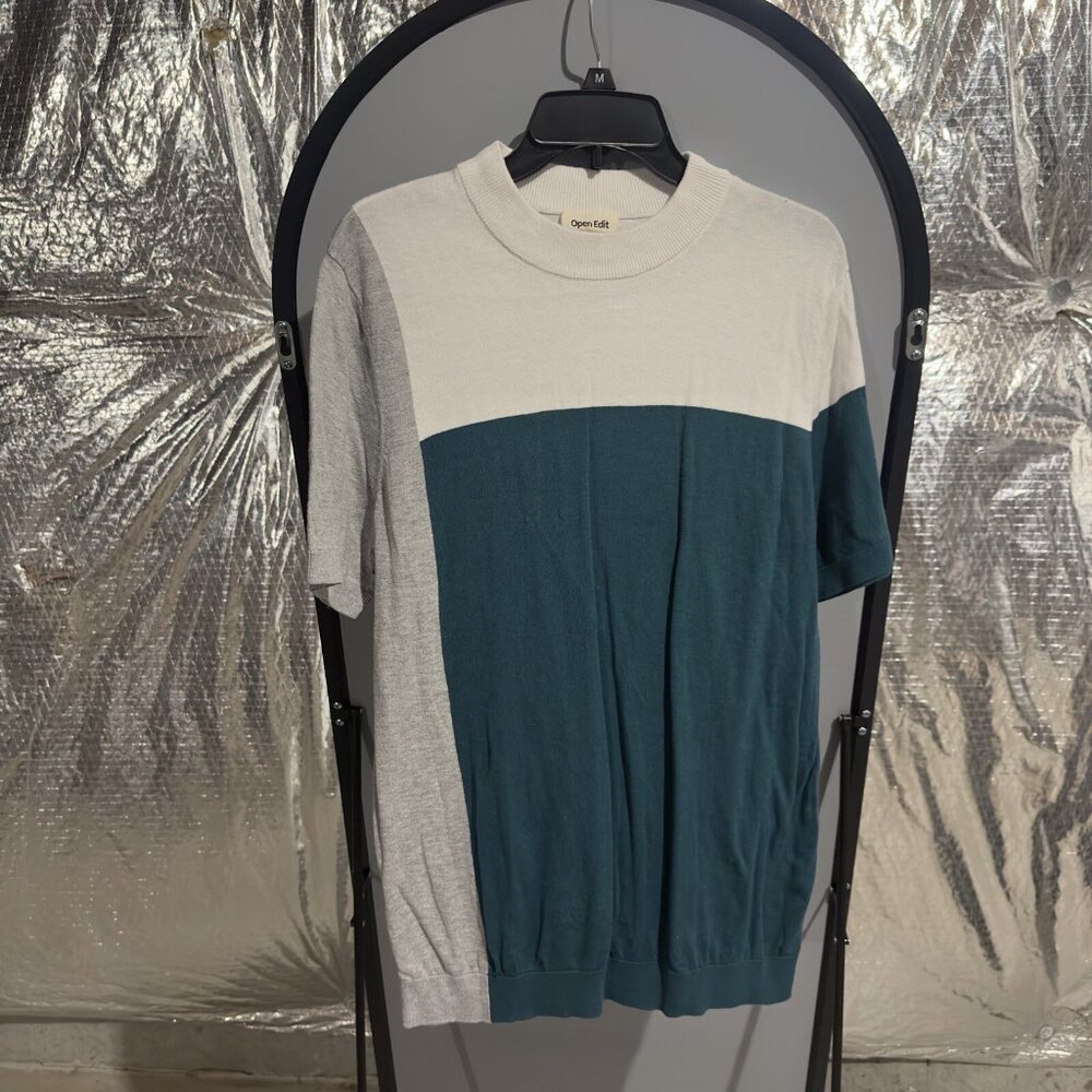 One Edit Green‑Grey‑White Color‑Block Mock‑Neck Top – Women’s Size L, Stretch Kn
